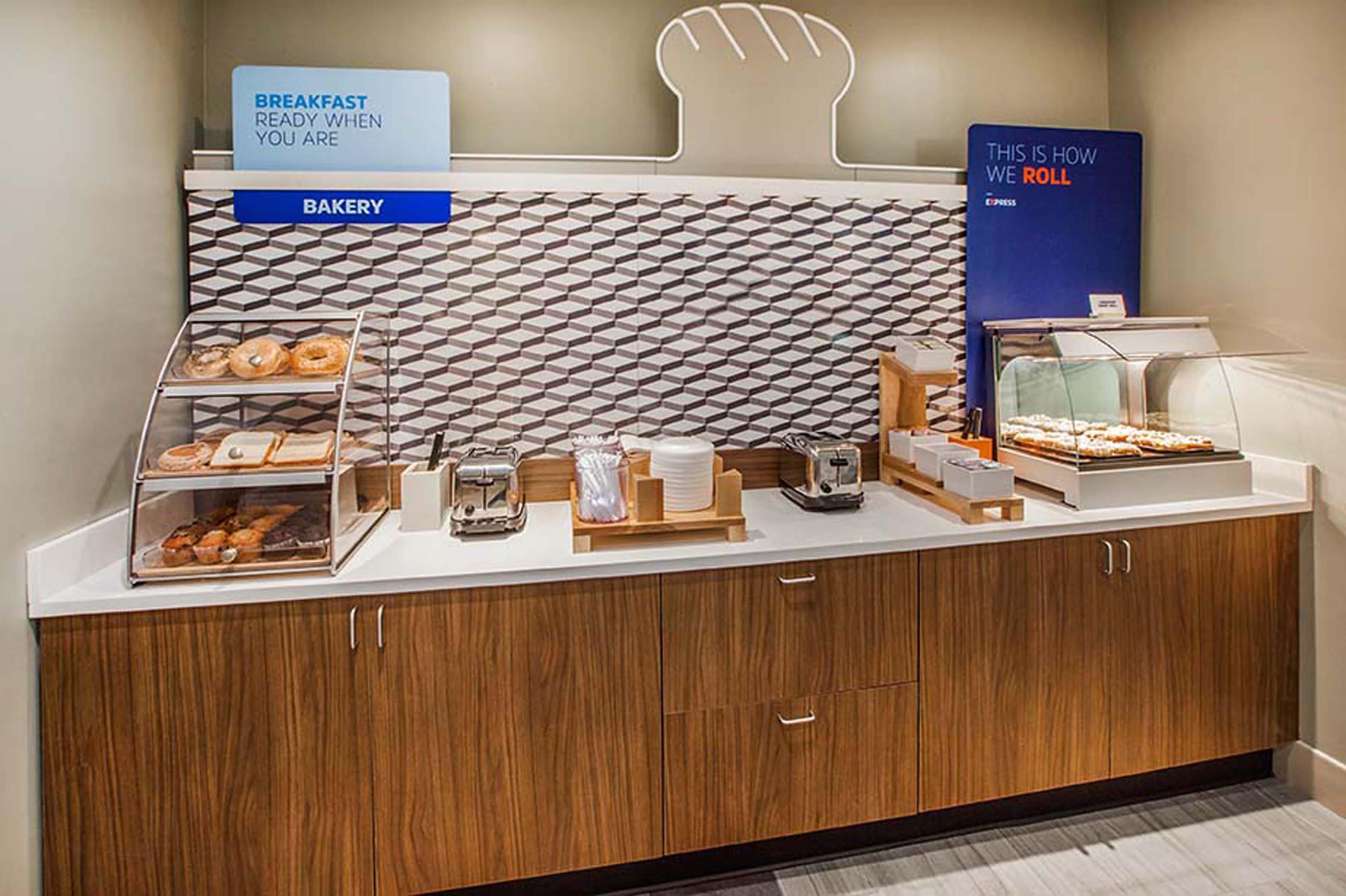 Holiday Inn Express Danville By Ihg Екстериор снимка