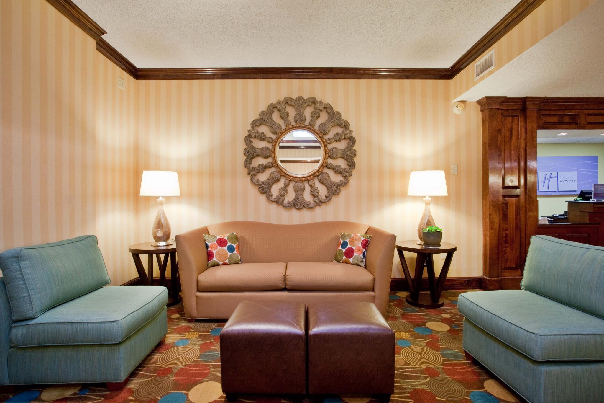 Holiday Inn Express Danville By Ihg Екстериор снимка