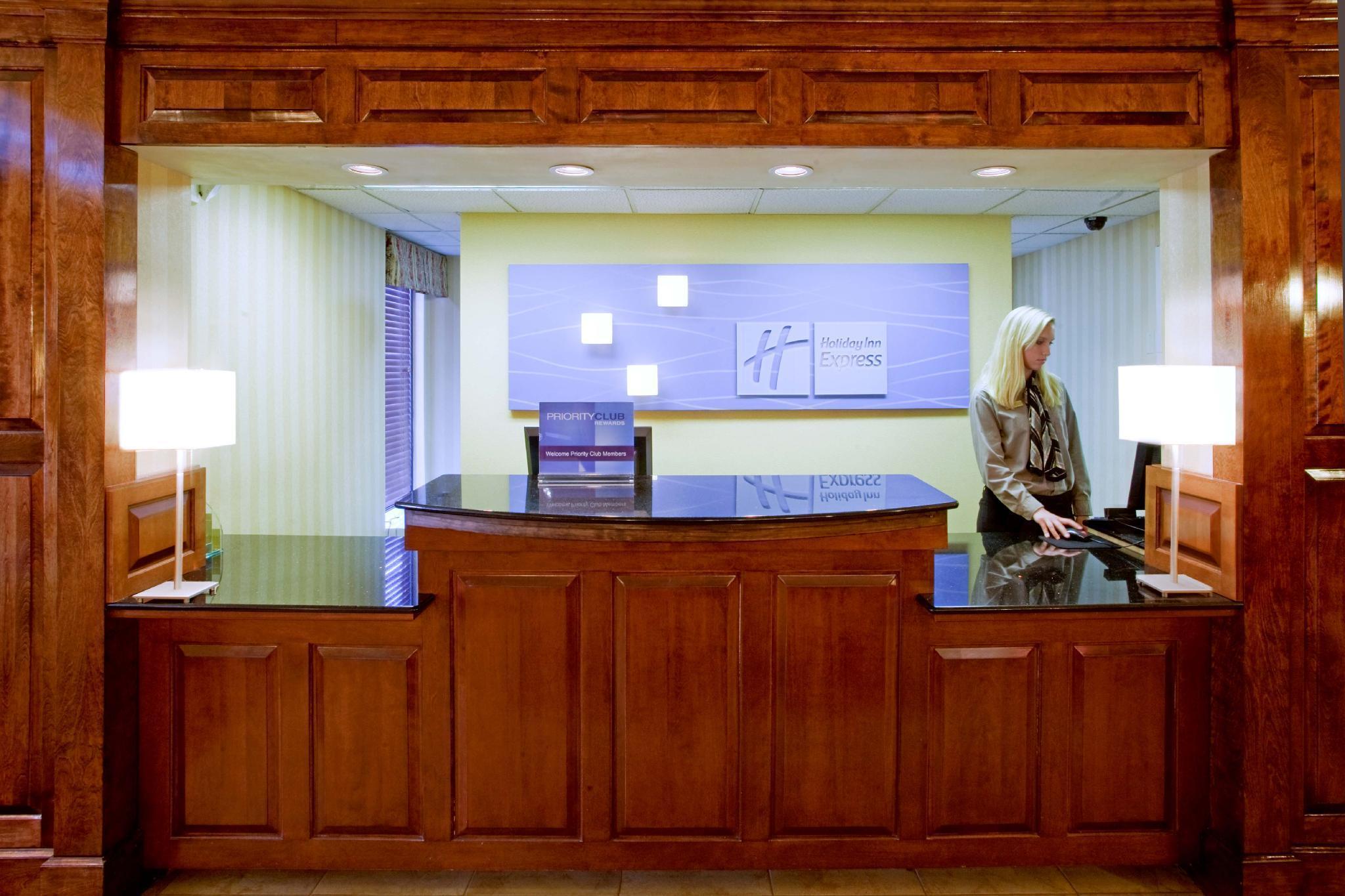 Holiday Inn Express Danville By Ihg Екстериор снимка