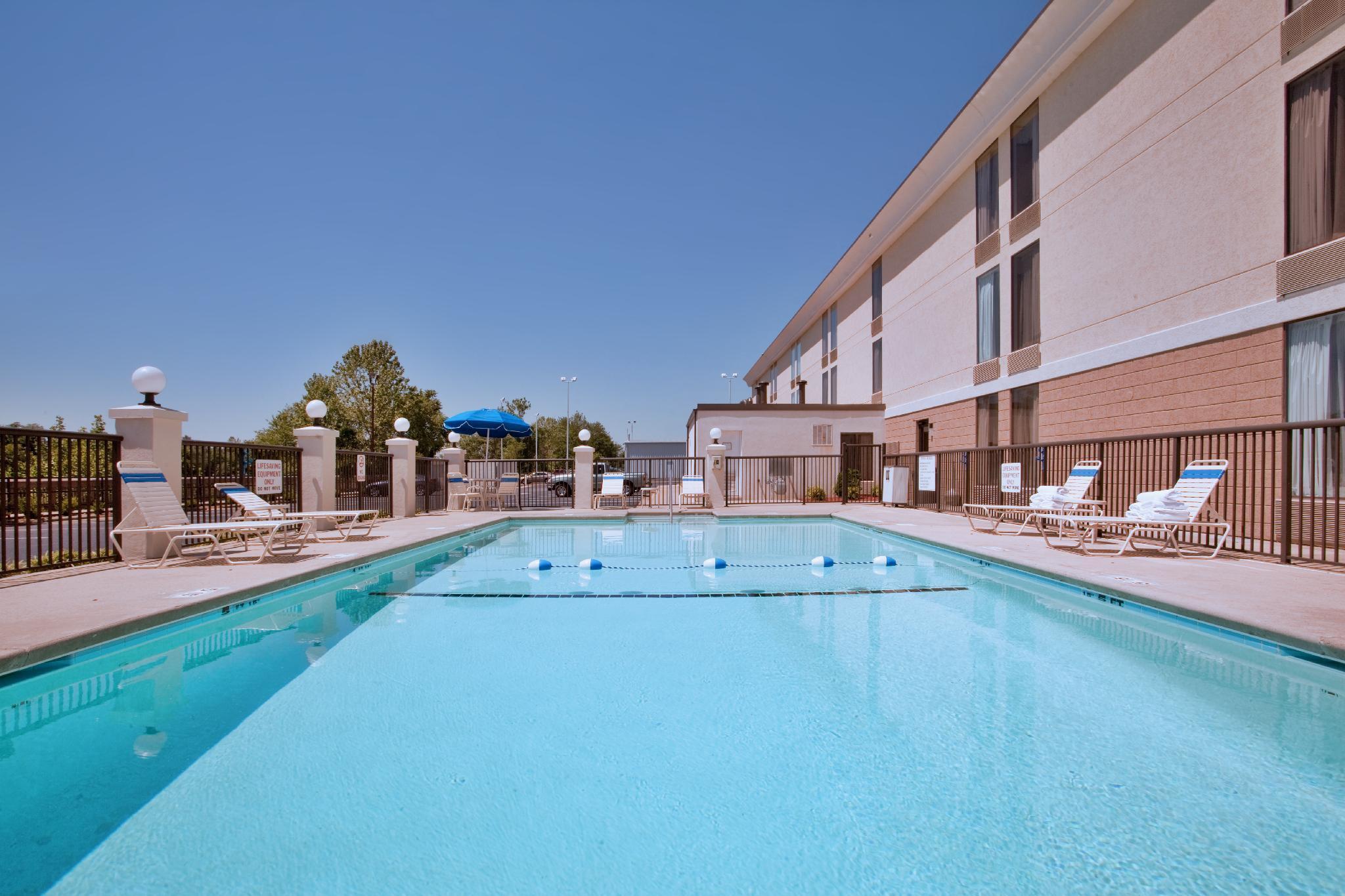Holiday Inn Express Danville By Ihg Екстериор снимка